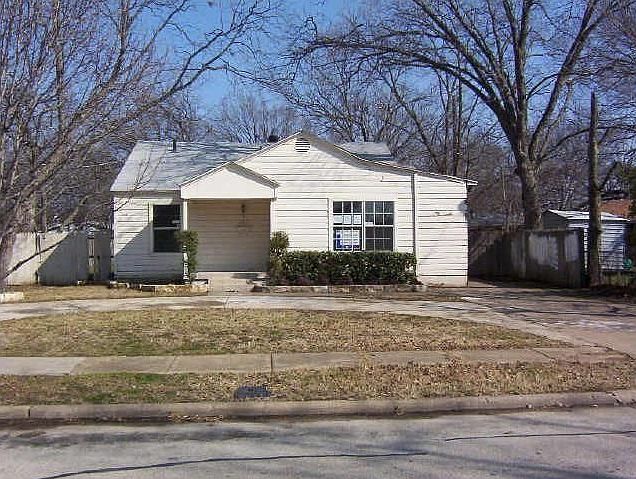 1st image of 202 Parkway Dr