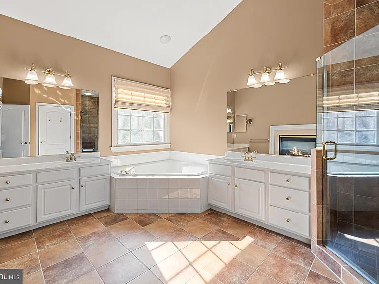 5237 Bessley Pl — Photo 57