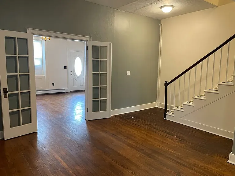 308 E Pitt St — Photo 9