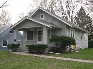 2925 Oakland Rd NE, Cedar Rapids, IA 52402