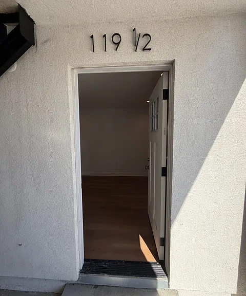 119 W Century Blvd #1/2 — Photo 1