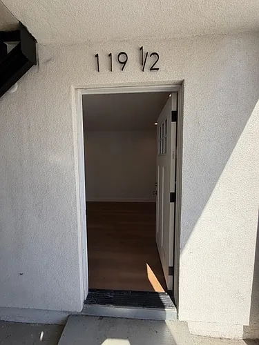 119 W Century Blvd #1/2 Photo 1