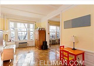 2nd image of 150 W 95th St APT 4C