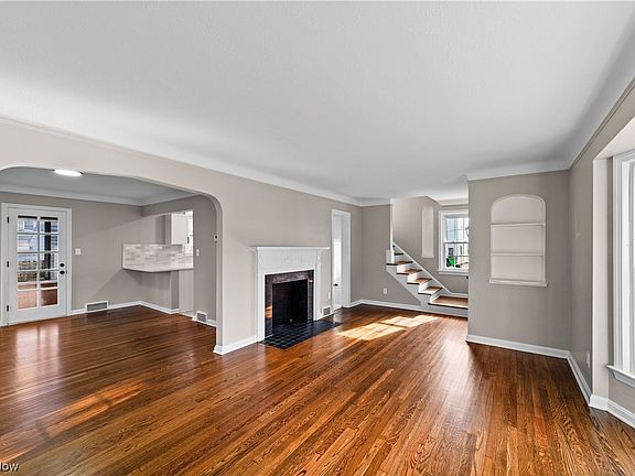 3rd image of 175 E 196th St