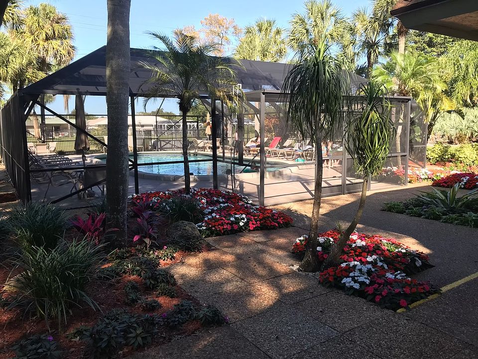 Clubhouse Pool