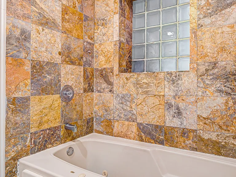 1517 W Irving Park Rd #CH — Photo 28