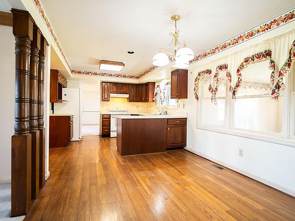 9th image of 11021 Paddock Dr