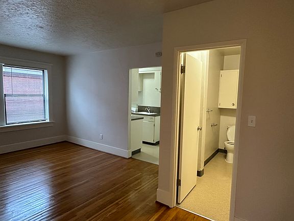 5th image of 829 SE 15th Ave #1B-1Ba-551Sqft