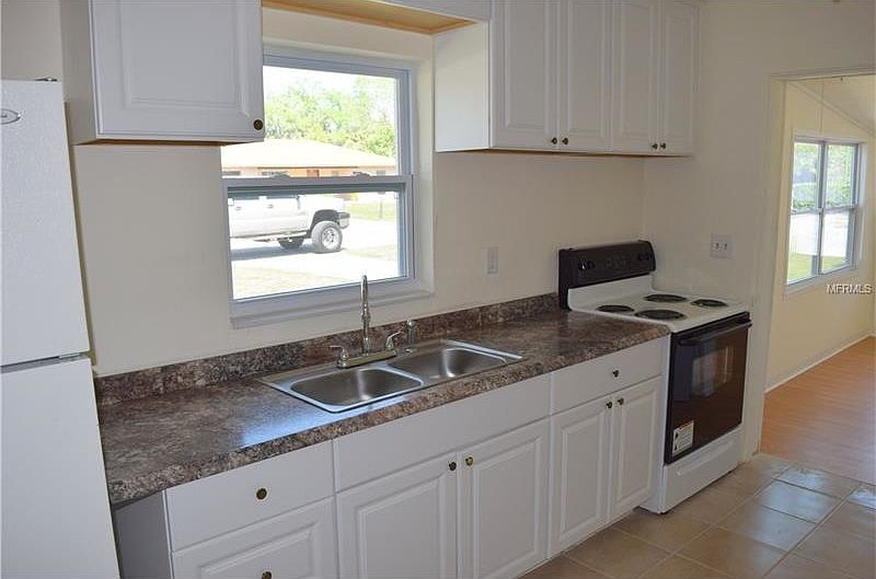 2nd image of 313 Avenue H SE