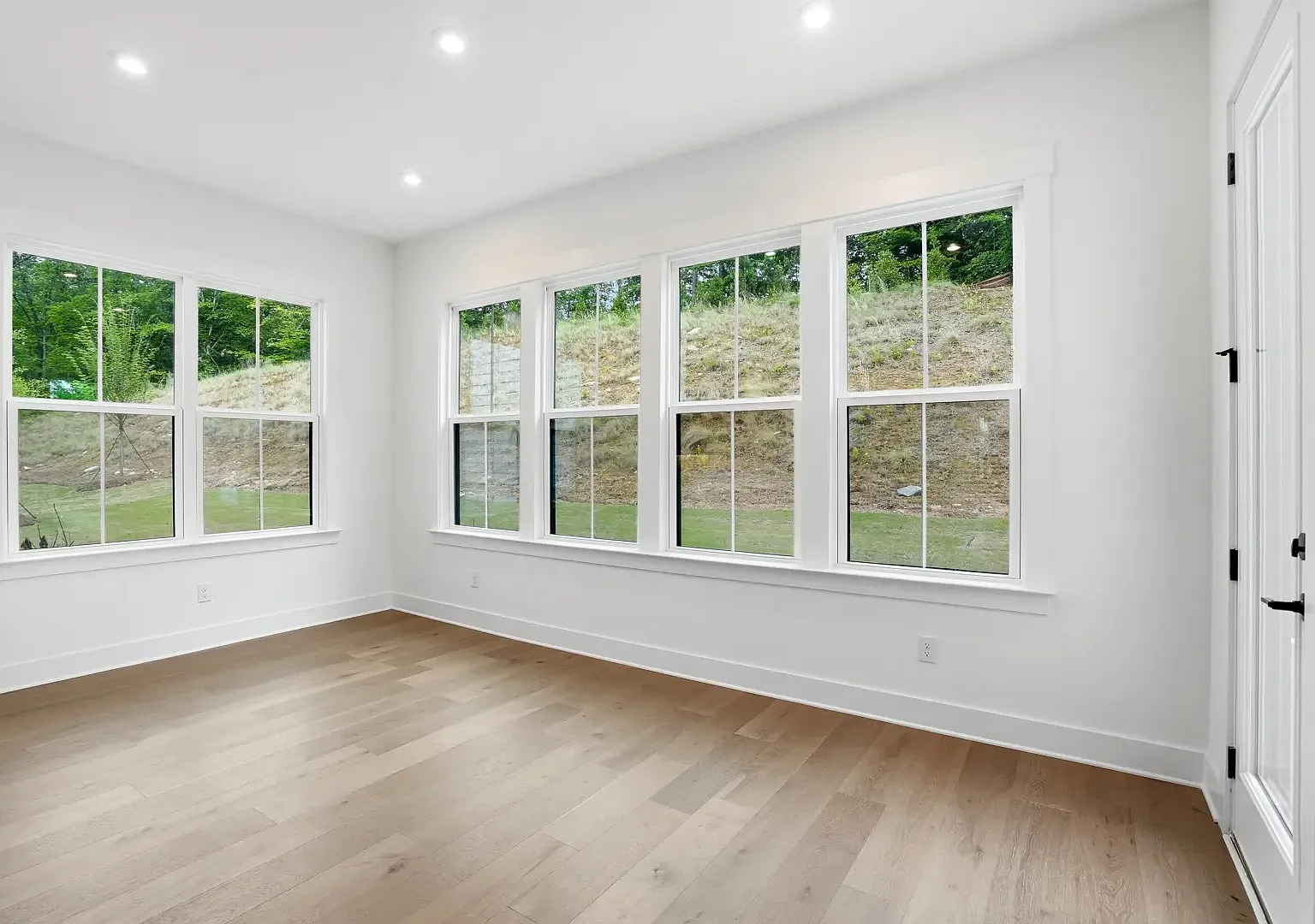 5 bed, 3710 sqft, $5,250 — Photo 3
