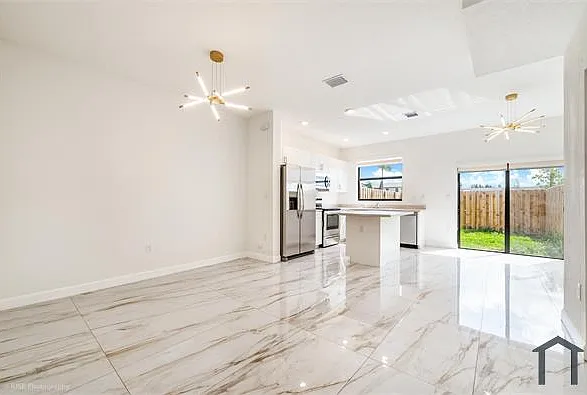 3 bed, 1600 sqft, $3,250 — Photo 3