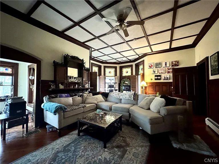 19 Chestnut St — Photo 3