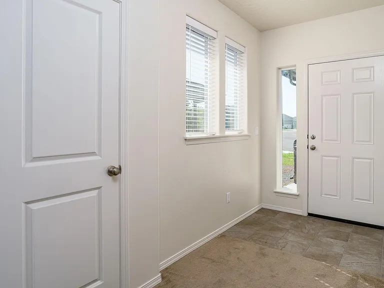 7516 W Corona Dr — Photo 2