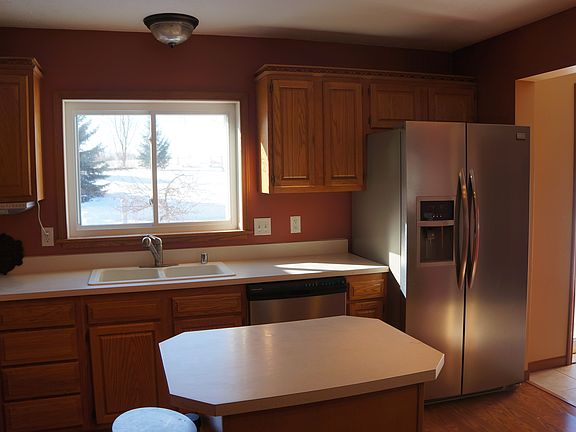 4th image of 204 Martinson Ave