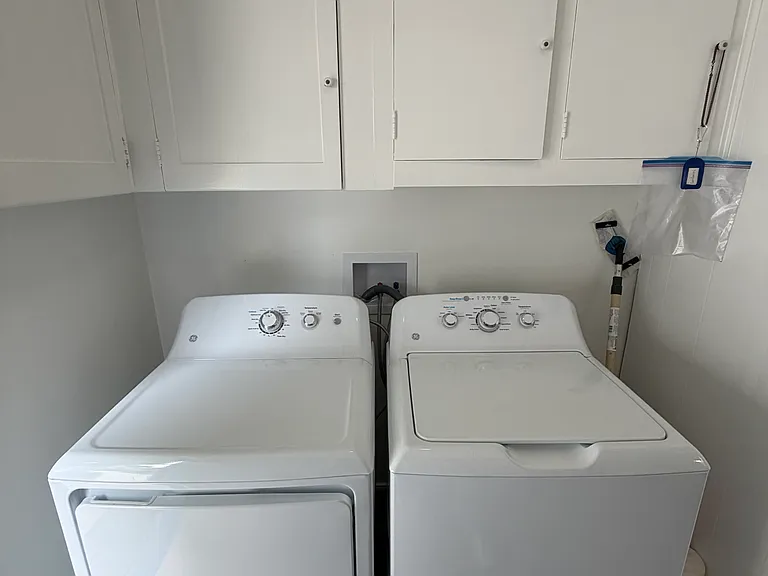 573 S Berkeley Ave — Photo 16
