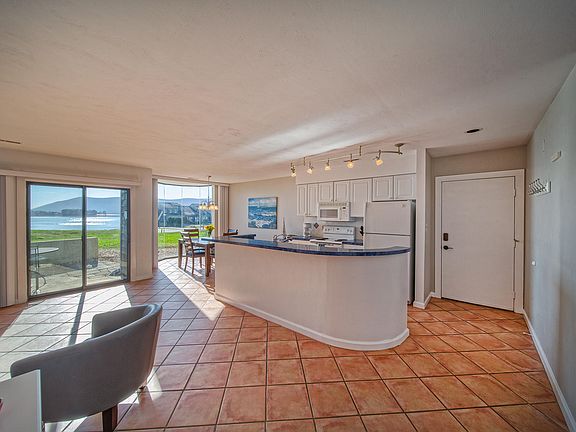 4th image of 70 Clubhouse Tower Cir