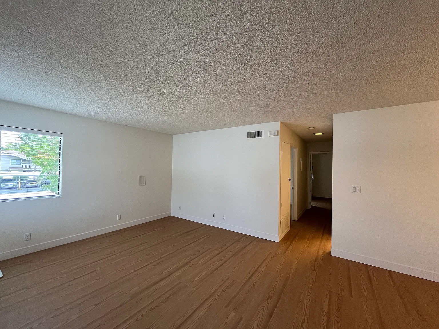 2 bed, 951 sqft, $3,150 — Photo 4