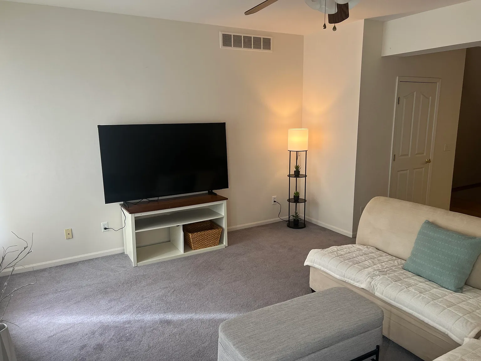 3 bed, 3.0 bath, 1908 sqft, $4,500 — Photo 4