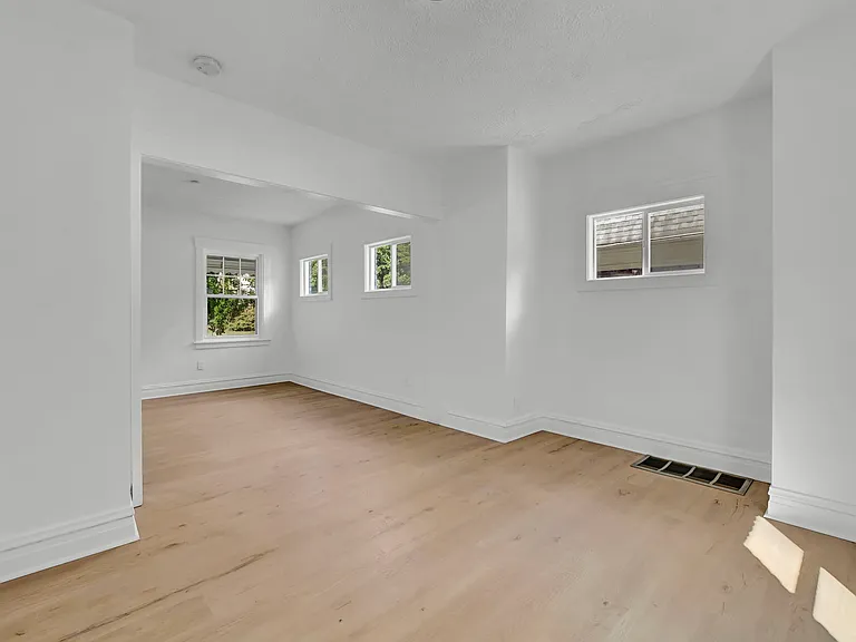 1584 Hampton Rd — Photo 15