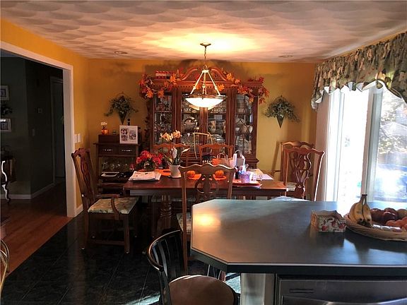 5th image of 38 Fawn Ln