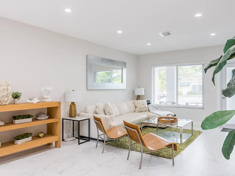 425 NE 14th Ave — Photo 8