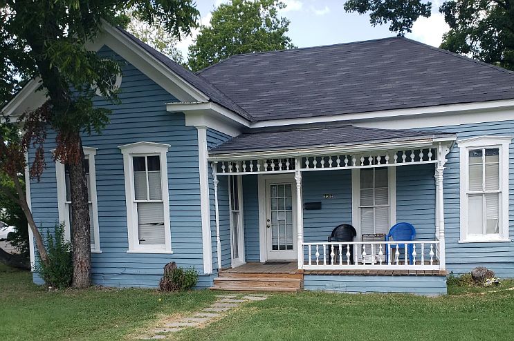 1st image of 322 Shaw St
