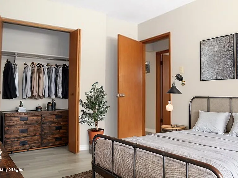 1019 Northmount Dr NW — Photo 5