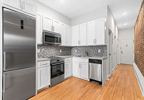 4th image of 332 E 18th St APT 15