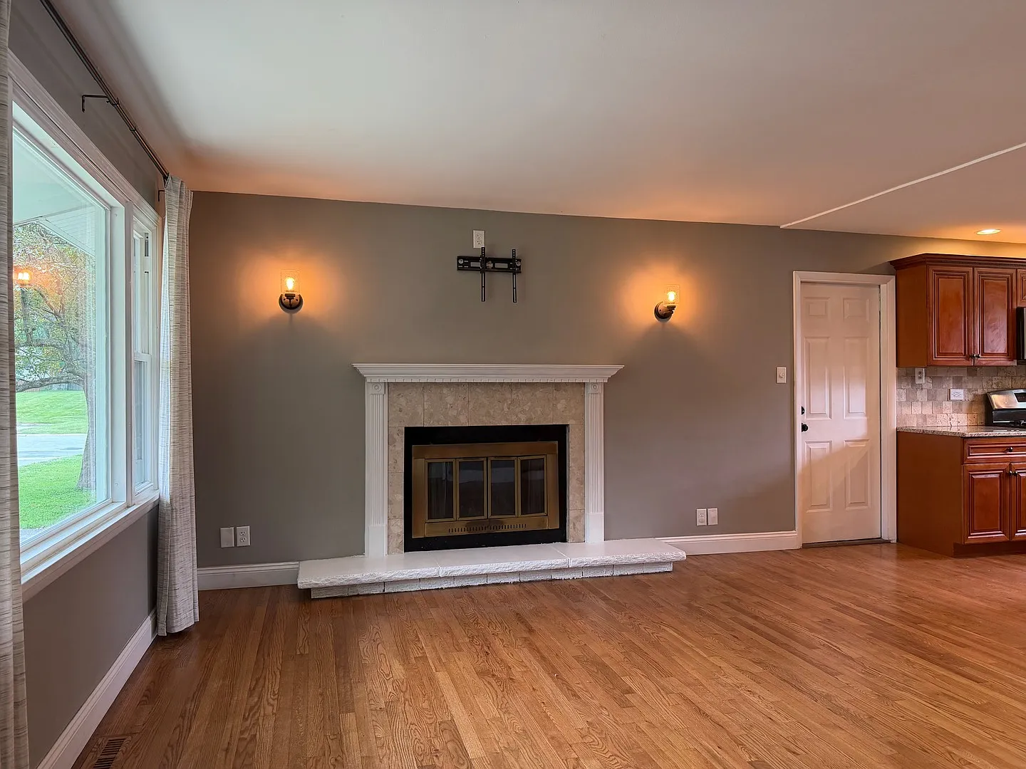 4 bed, 1560 sqft, $3,200 — Photo 2