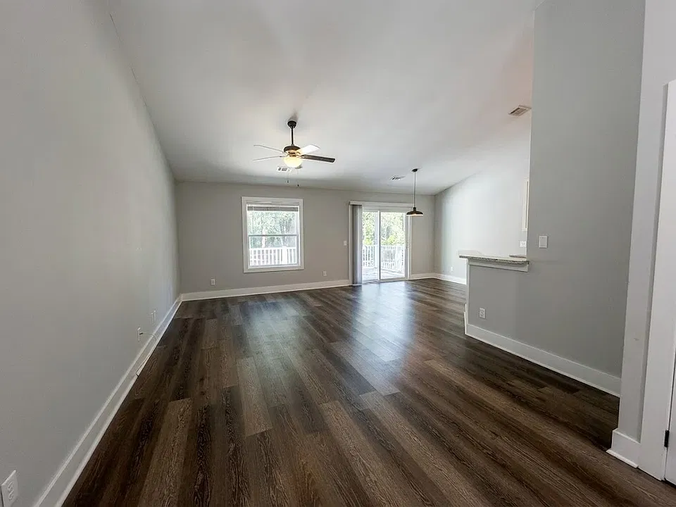 4 Arbor Ln