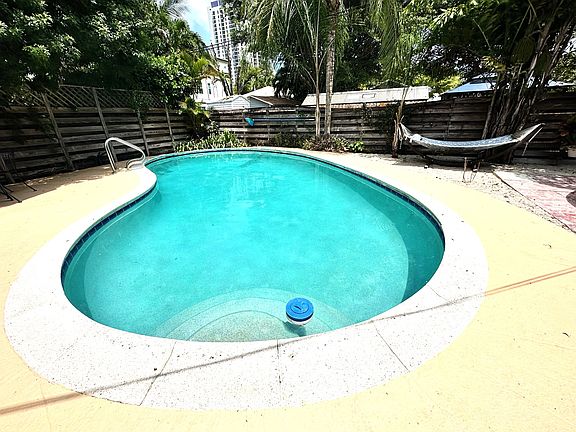 4th image of 520 SW 6th Ave #1