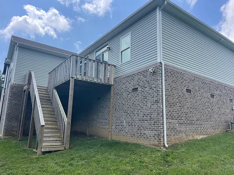 749 Amanda Ct — Photo 3