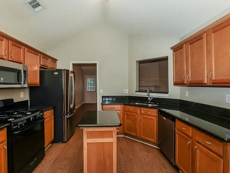 409 Mazley Dr — Photo 7