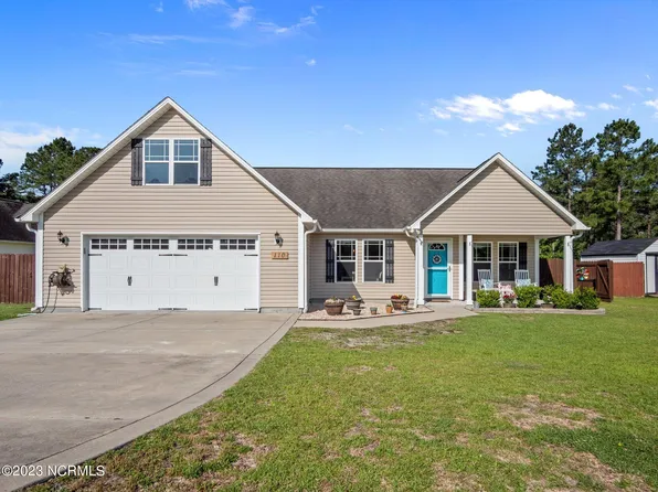 110 Chandas Place, Maple Hill, NC 28454