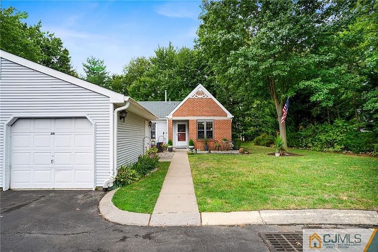 1st image of 235 Wycoff Way W