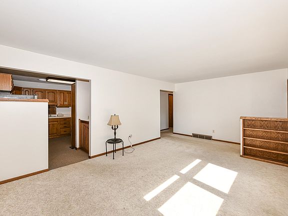 5th image of 44 S Sumac Dr