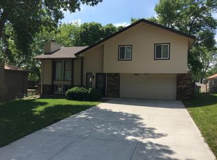 8608 S 46th St, Omaha, NE 68157
