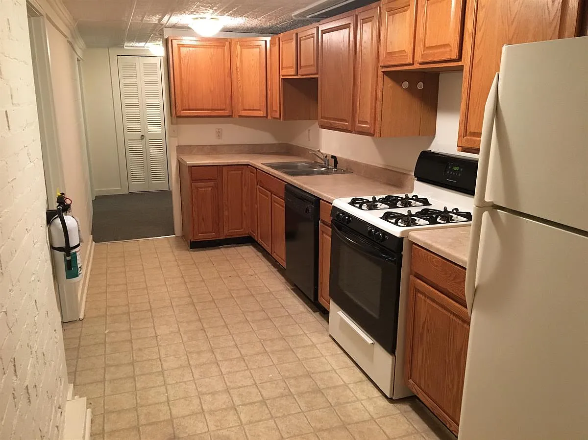 109 Dewitt Place - 1 — Photo 4