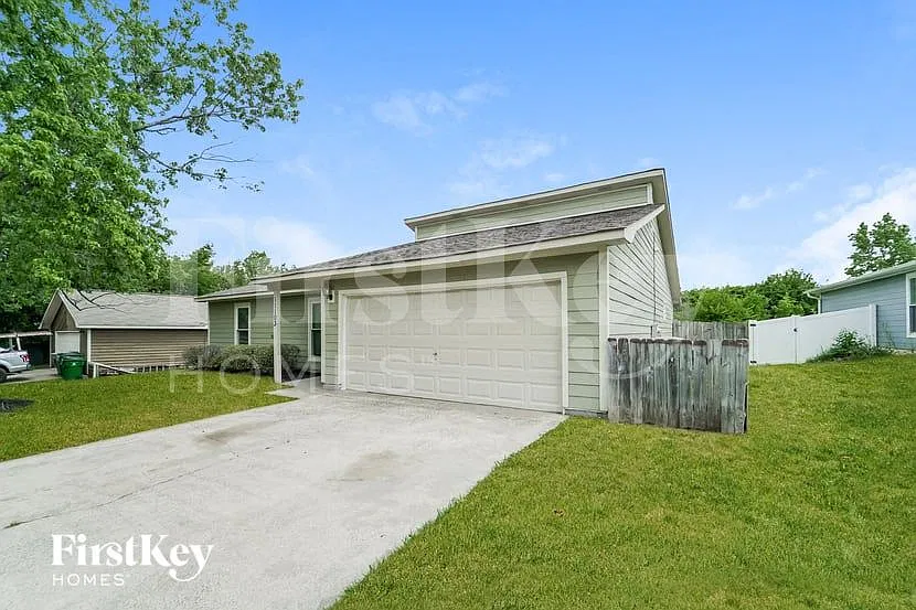 3 bed, 2.0 bath, 1575 sqft, $2,545 — Photo 3