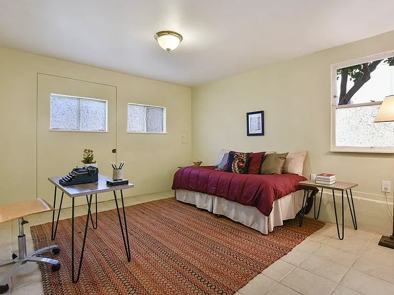 1424 Lincoln St — Photo 6