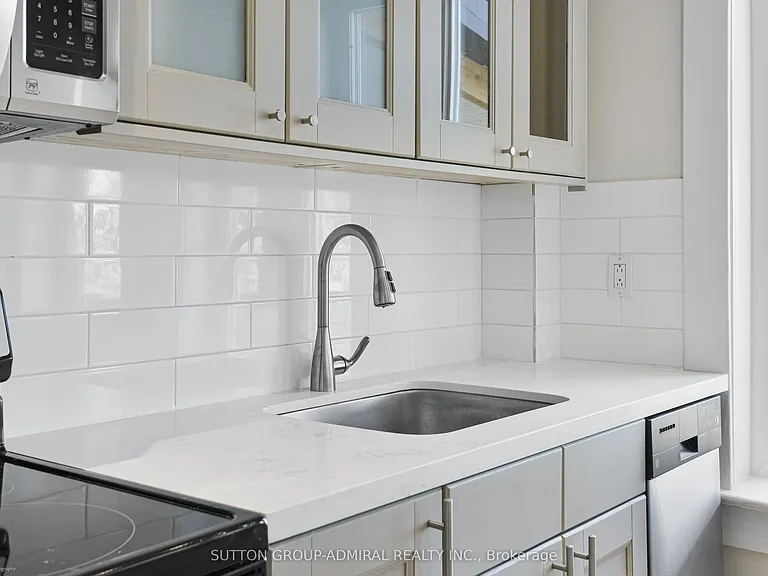 481 Brock Ave #2 — Photo 11
