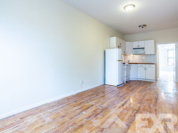 2nd image of 178 Nassau Ave #2B