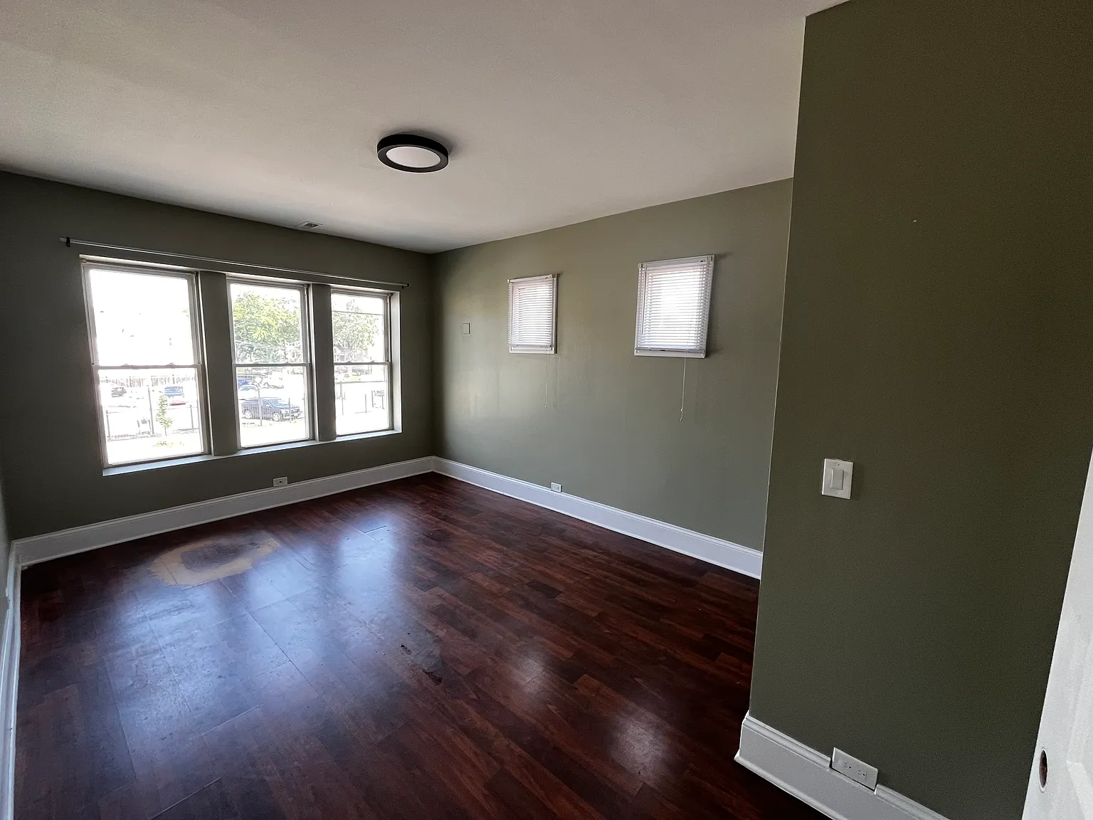 3 bed, 1100 sqft, $2,300 — Photo 3