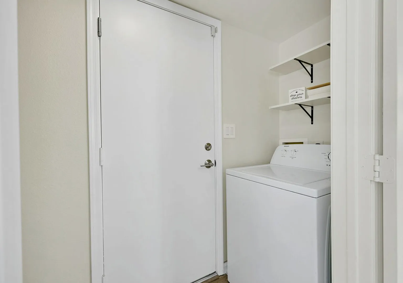 Fully Furnished 2 bedroom Townhome — Photo 4