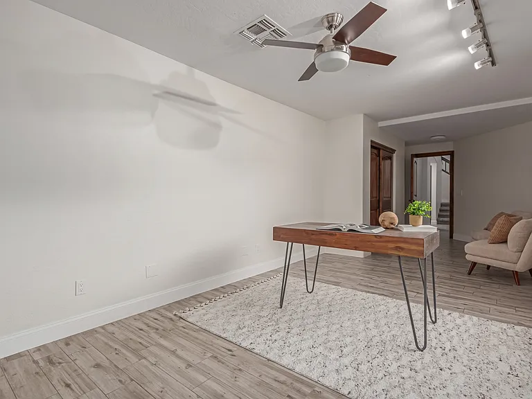 563 E Krista Way — Photo 37