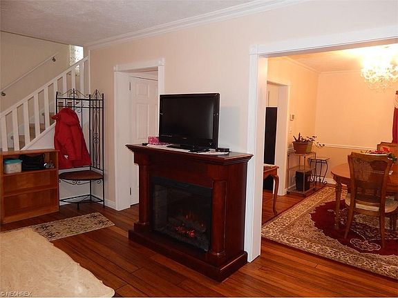 5th image of 110 Rainbow St