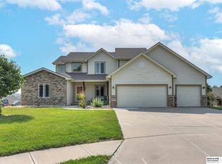 2801 N 170th Cir, Omaha, NE 68116