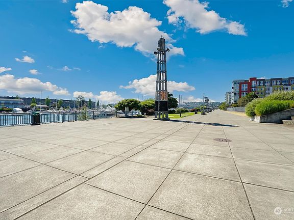 4th image of 1515 Dock Street #307