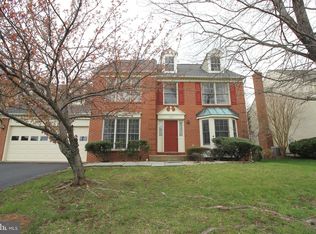 1322 Summerfield Dr, Herndon, VA 20170