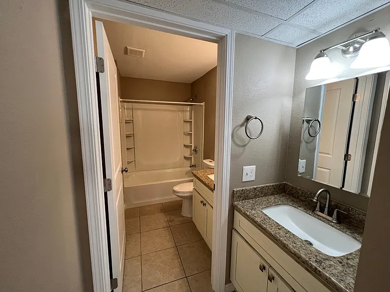 328 Northbank Ct #13 — Photo 14